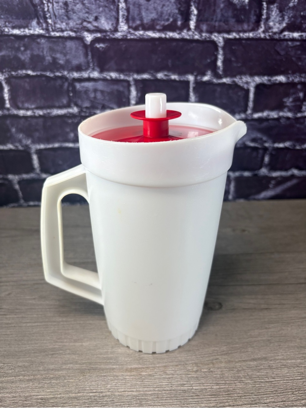 Vintage Tupperware 1 Quart Pitcher